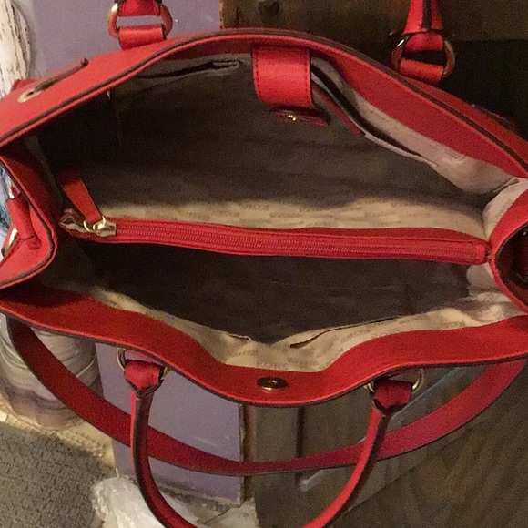 Red Michael Kors Hamilton shoulder bag medium sized, gold hardware - Picture 7 of 10